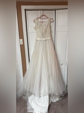 Allure Bridals Ivory Lace Bodice Tulle Ball Gown